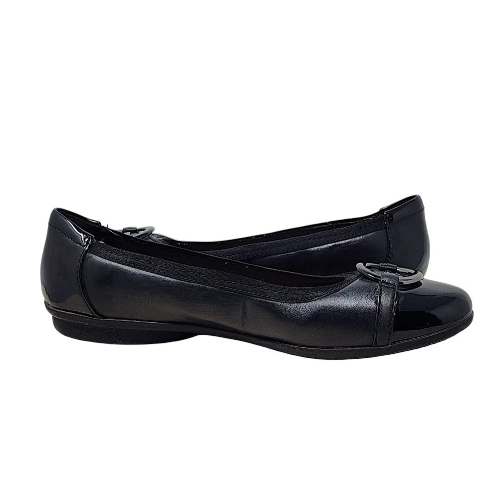 Clarks Ballet Flats 7.5 Women Gracelin Wind Black Leather Patent Cap Toe Ring